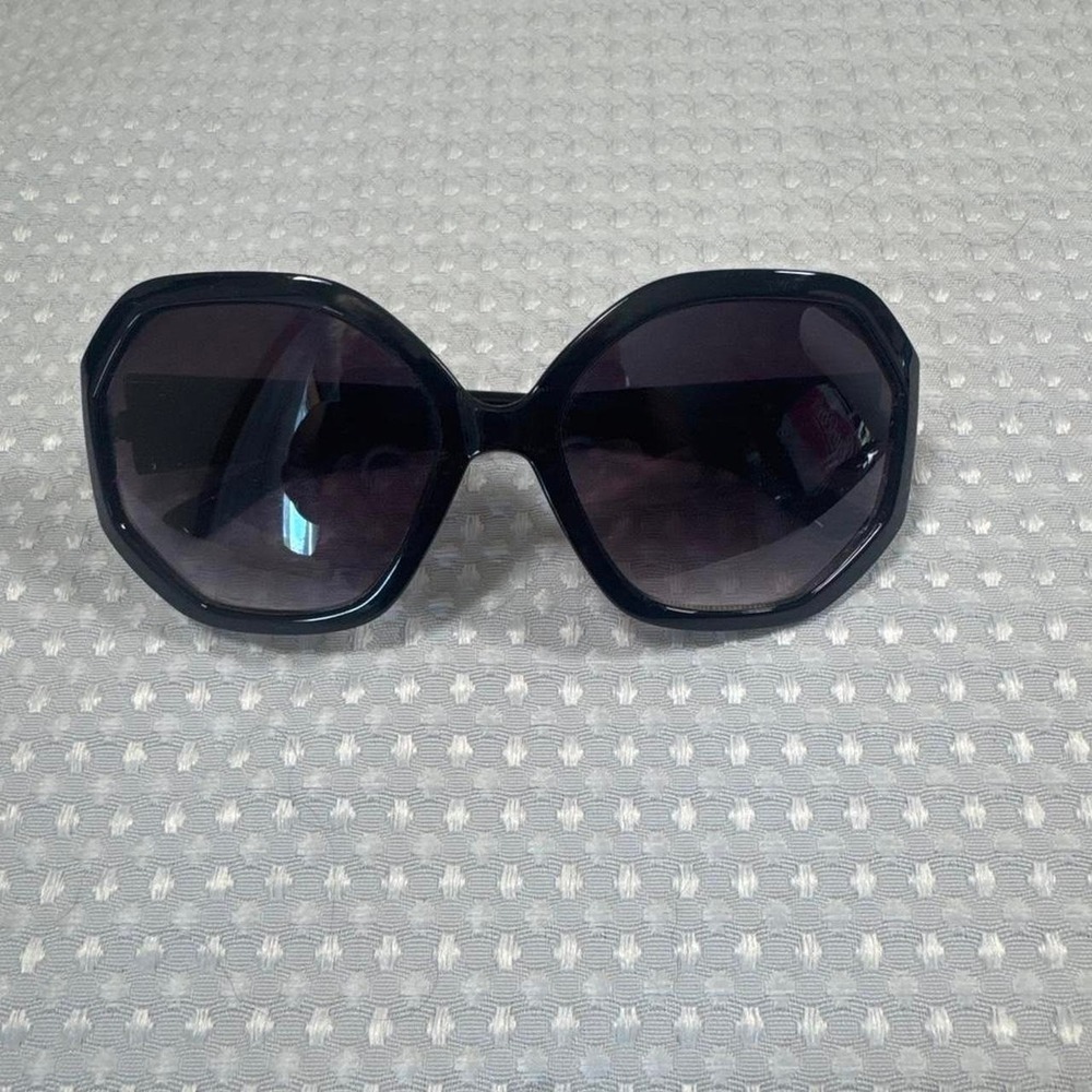 American Eagle Outfitters Rare Vintage Black oversized geometric sunglasses.
